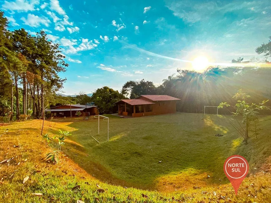 Foto 1 de Fazenda/Sítio com 6 Quartos à venda, 130m² em Centro, Mário Campos