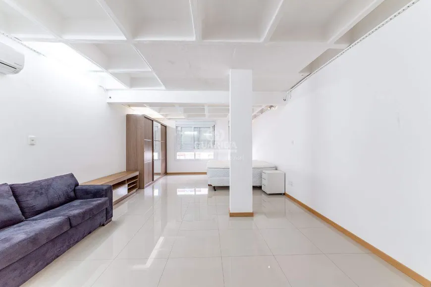 Foto 1 de Apartamento com 1 Quarto para alugar, 35m² em Menino Deus, Porto Alegre