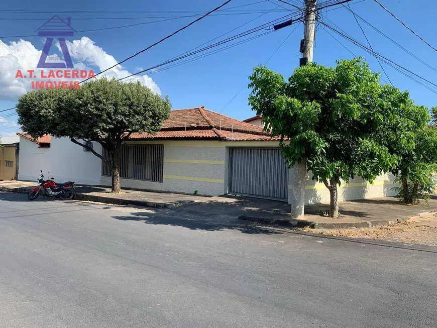 Foto 1 de Casa com 4 Quartos à venda, 300m² em Santo Antônio, Pirapora