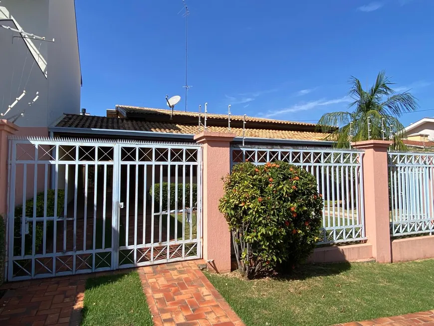 Foto 1 de Casa com 2 Quartos para venda ou aluguel, 190m² em Mansões Santo Antônio, Campinas