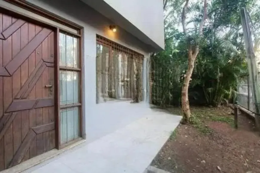 Foto 1 de Casa com 4 Quartos para alugar, 260m² em Passo da Areia, Porto Alegre