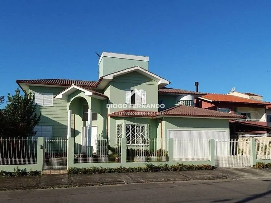 Foto 1 de Casa de Condomínio com 4 Quartos à venda, 245m² em Campeche, Florianópolis