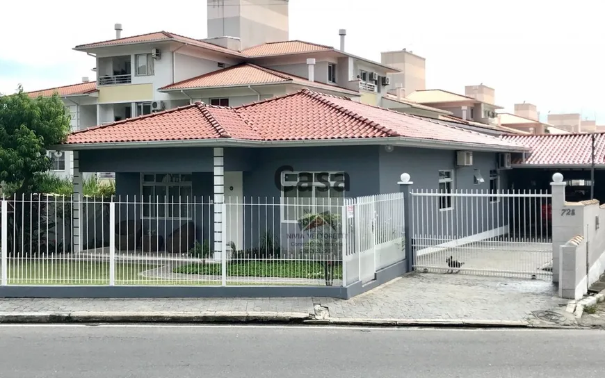 Foto 1 de Casa com 9 Quartos à venda, 300m² em Canasvieiras, Florianópolis