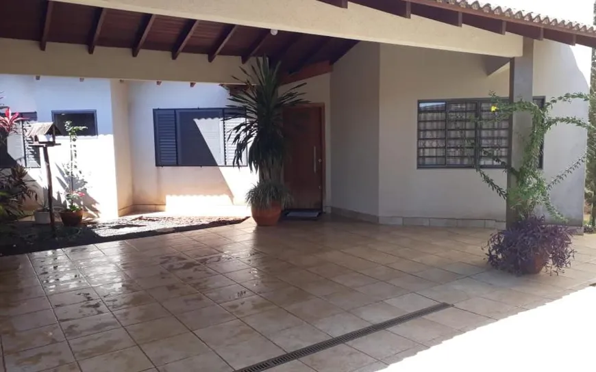 Foto 1 de Sobrado com 3 Quartos à venda, 253m² em Jardim Paradiso , Campo Grande