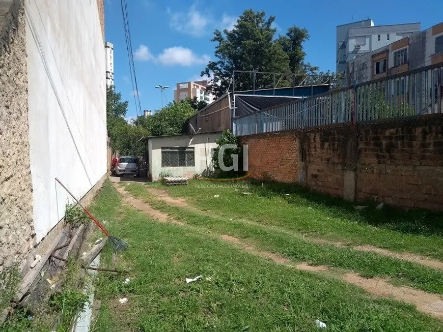 Foto 1 de Lote/Terreno à venda, 297m² em Partenon, Porto Alegre