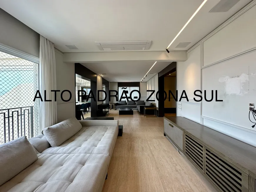 Foto 1 de Apartamento com 3 Quartos para alugar, 236m² em Jardim Panorama, São Paulo