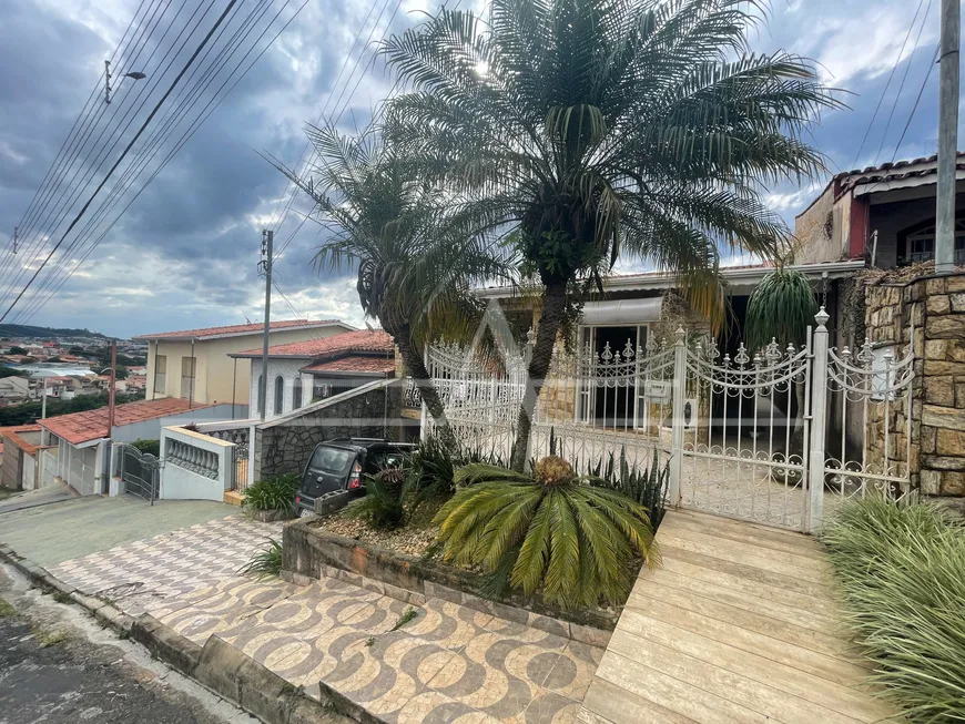 Foto 1 de Casa com 2 Quartos à venda, 200m² em Jardim das Laranjeiras, Bragança Paulista