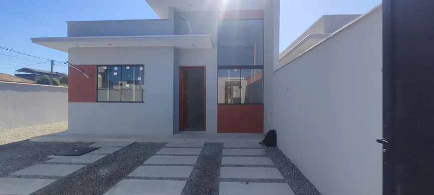 Foto 1 de Casa com 2 Quartos à venda, 64m² em Mariléa Chácara, Rio das Ostras