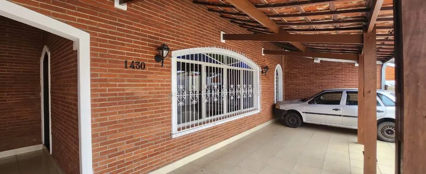 Foto 1 de Casa com 3 Quartos à venda, 196m² em Bosque dos Eucaliptos, São José dos Campos