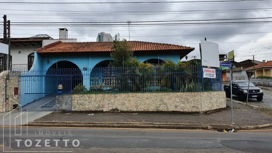 Foto 1 de Casa com 6 Quartos à venda, 100m² em Uvaranas, Ponta Grossa