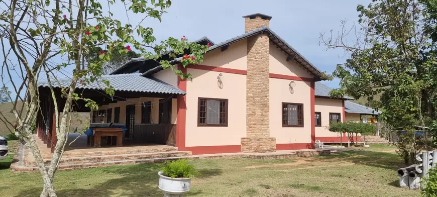 Foto 1 de Fazenda/Sítio com 4 Quartos à venda, 168000m² em Sambe, Rio Bonito