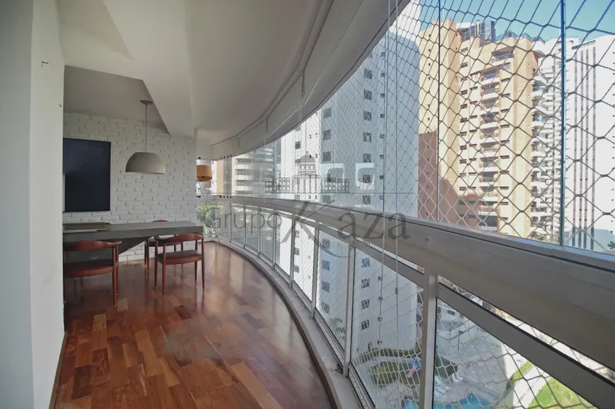 Foto 1 de Apartamento com 3 Quartos à venda, 198m² em Ibirapuera, São Paulo