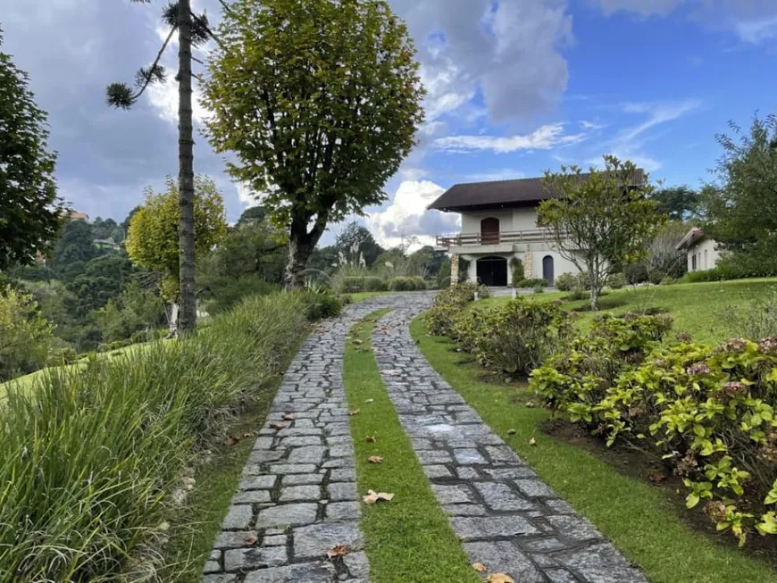 Foto 1 de Fazenda/Sítio com 8 Quartos à venda, 100m² em , Campos do Jordão