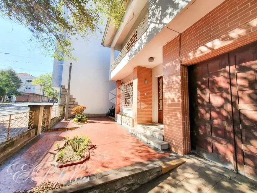 Foto 1 de Casa com 4 Quartos à venda, 230m² em São João, Porto Alegre