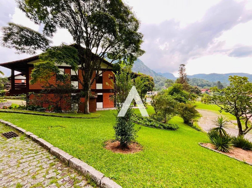Foto 1 de Casa de Condomínio com 5 Quartos à venda, 300m² em Granja Comary, Teresópolis