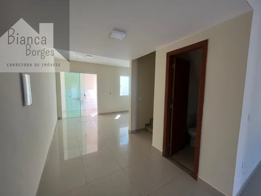 Foto 1 de Casa de Condomínio com 3 Quartos para alugar, 90m² em Granja dos Cavaleiros, Macaé