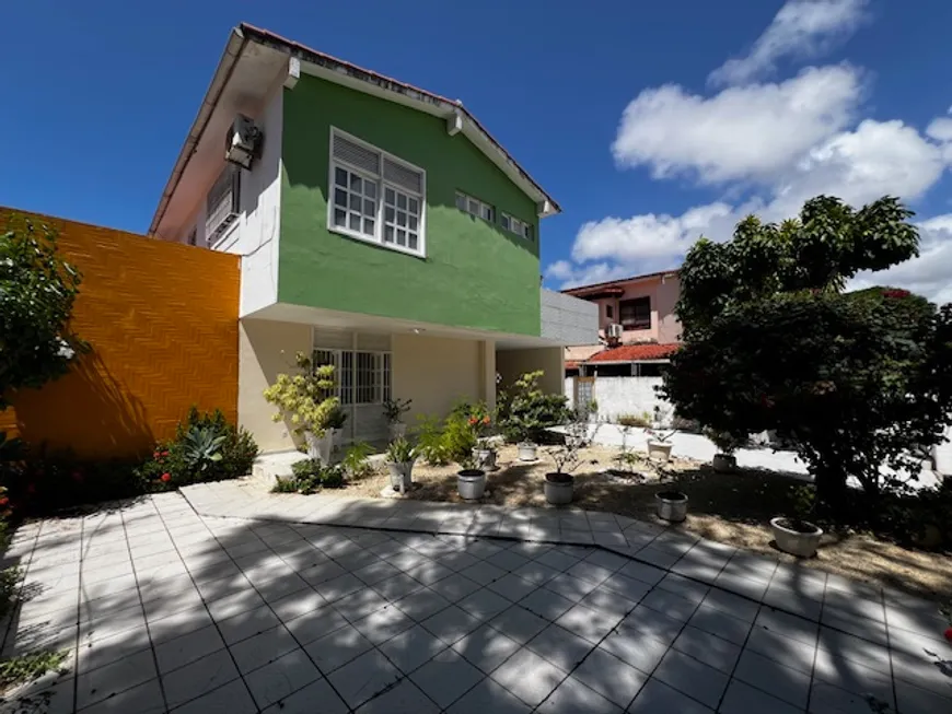 Foto 1 de Sobrado com 4 Quartos à venda, 316m² em Lagoa Nova, Natal
