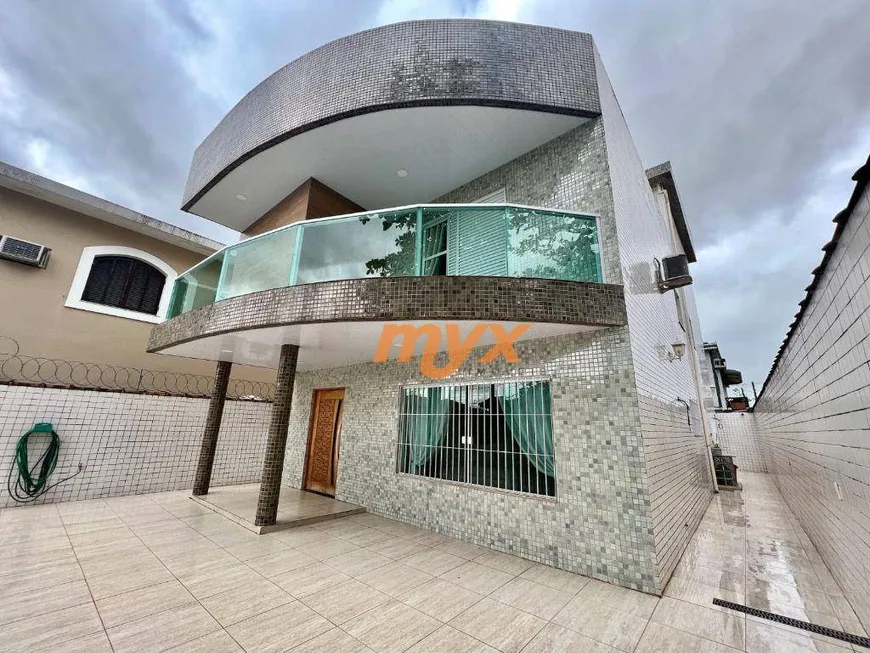 Foto 1 de Casa com 4 Quartos à venda, 228m² em Vila Voturua, São Vicente