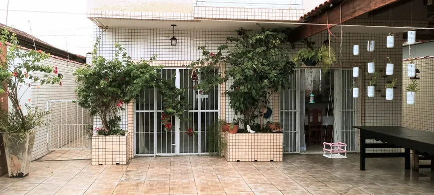 Foto 1 de Sobrado com 3 Quartos à venda, 202m² em Maracanã, Praia Grande