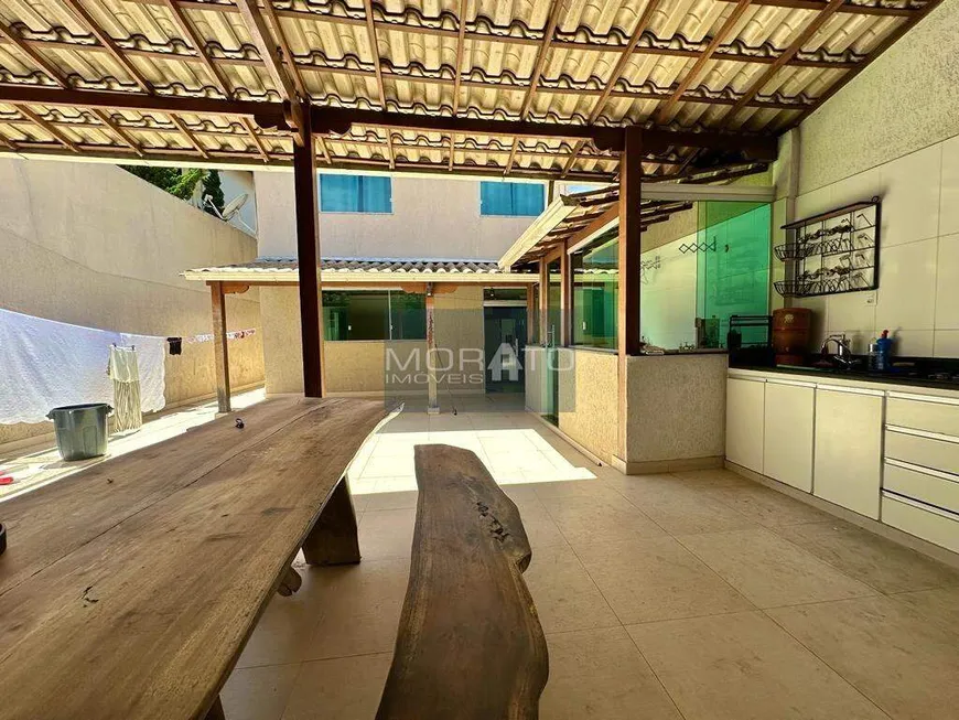 Foto 1 de Casa com 4 Quartos à venda, 220m² em Riacho III, Betim