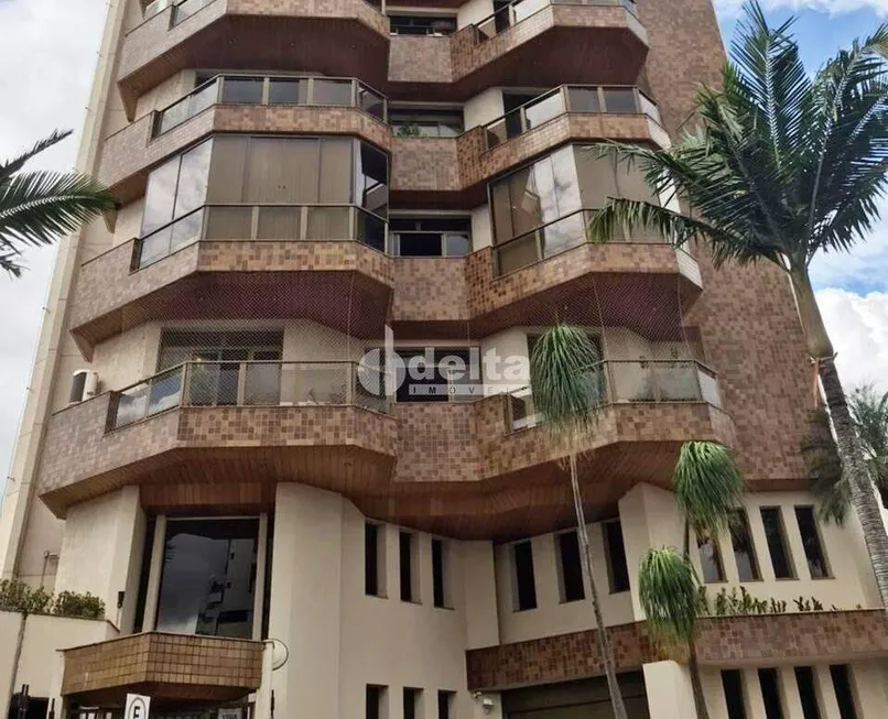 Foto 1 de Apartamento com 5 Quartos para alugar, 270m² em Osvaldo Rezende, Uberlândia