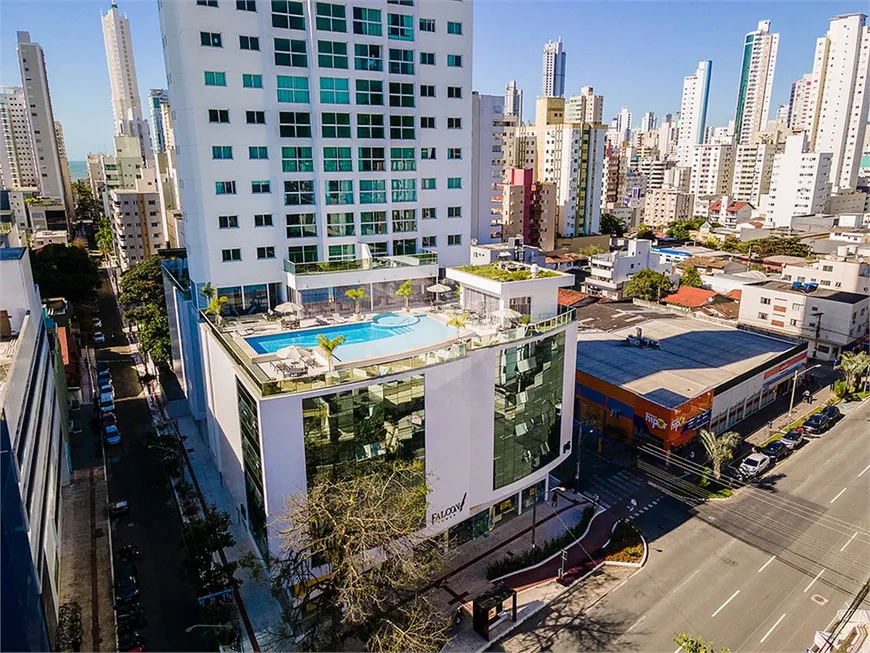 Foto 1 de Apartamento com 4 Quartos à venda, 152m² em Centro, Balneário Camboriú