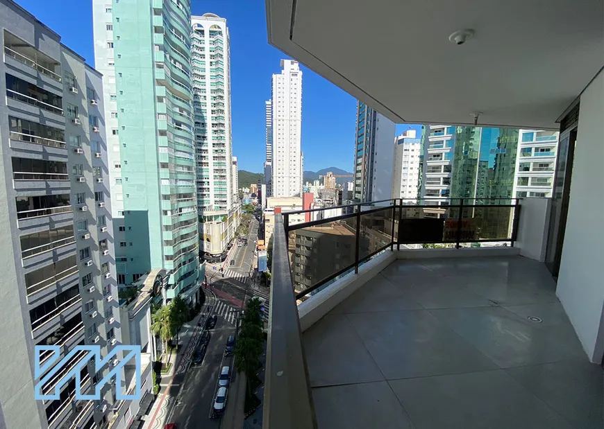 Foto 1 de Apartamento com 3 Quartos à venda, 135m² em Centro, Balneário Camboriú