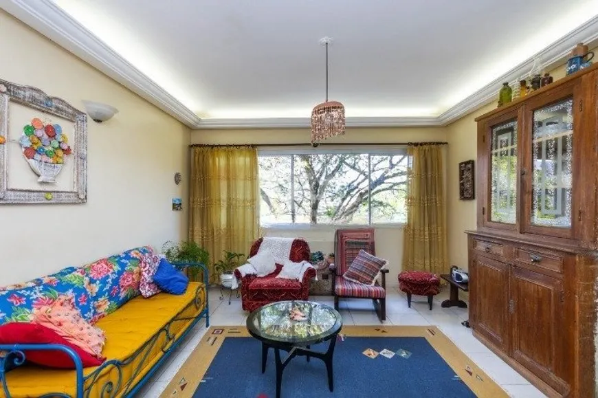 Foto 1 de Apartamento com 3 Quartos à venda, 109m² em Teresópolis, Porto Alegre
