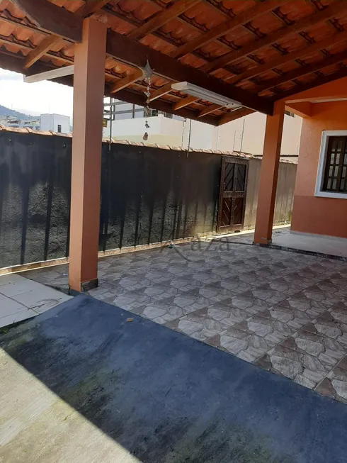 Foto 1 de Casa com 3 Quartos para venda ou aluguel, 150m² em Martim de Sa, Caraguatatuba