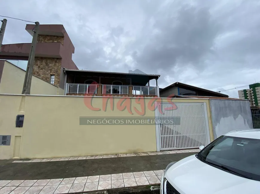 Foto 1 de Sobrado com 5 Quartos à venda, 232m² em Centro, Caraguatatuba