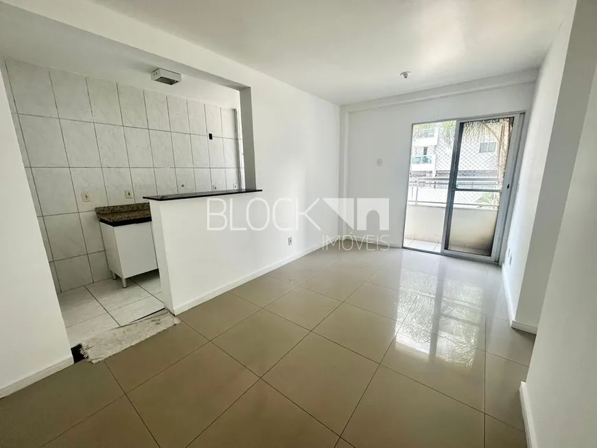 Foto 1 de Apartamento com 2 Quartos à venda, 55m² em Pechincha, Rio de Janeiro