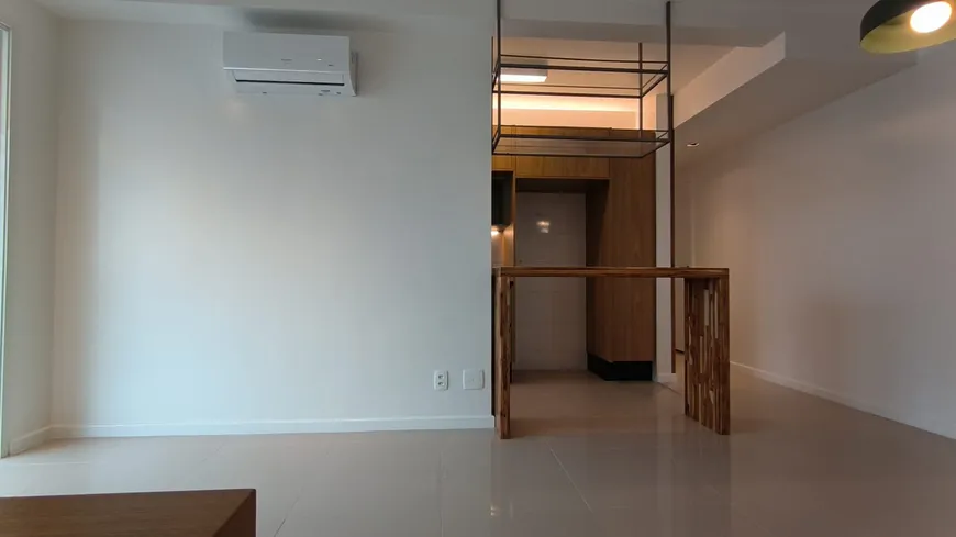 Foto 1 de Apartamento com 2 Quartos à venda, 42m² em Barra da Tijuca, Rio de Janeiro