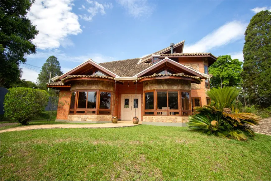 Foto 1 de Fazenda/Sítio com 4 Quartos para venda ou aluguel, 550m² em , Mairinque