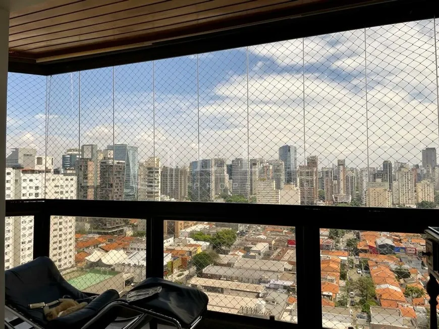 Foto 1 de Apartamento com 3 Quartos para venda ou aluguel, 151m² em Vila Olímpia, São Paulo