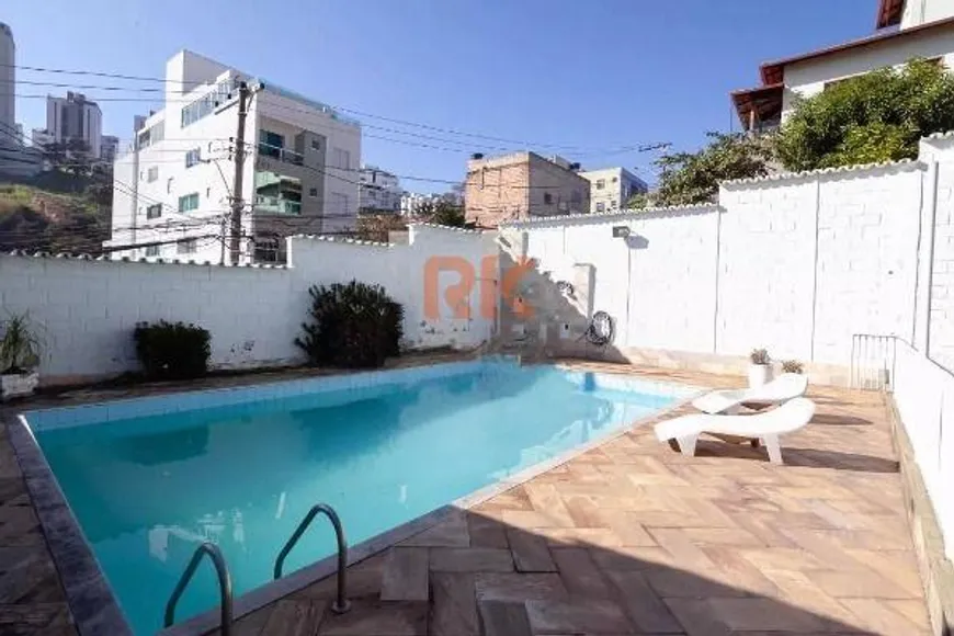 Foto 1 de Casa com 4 Quartos à venda, 1080m² em Ouro Preto, Belo Horizonte