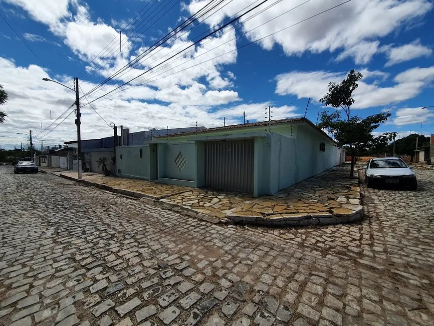 Foto 1 de Casa com 4 Quartos à venda, 140m² em Presidente Costa e Silva, Mossoró