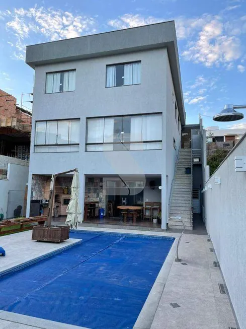 Foto 1 de Casa com 4 Quartos à venda, 420m² em Estância Silveira, Contagem