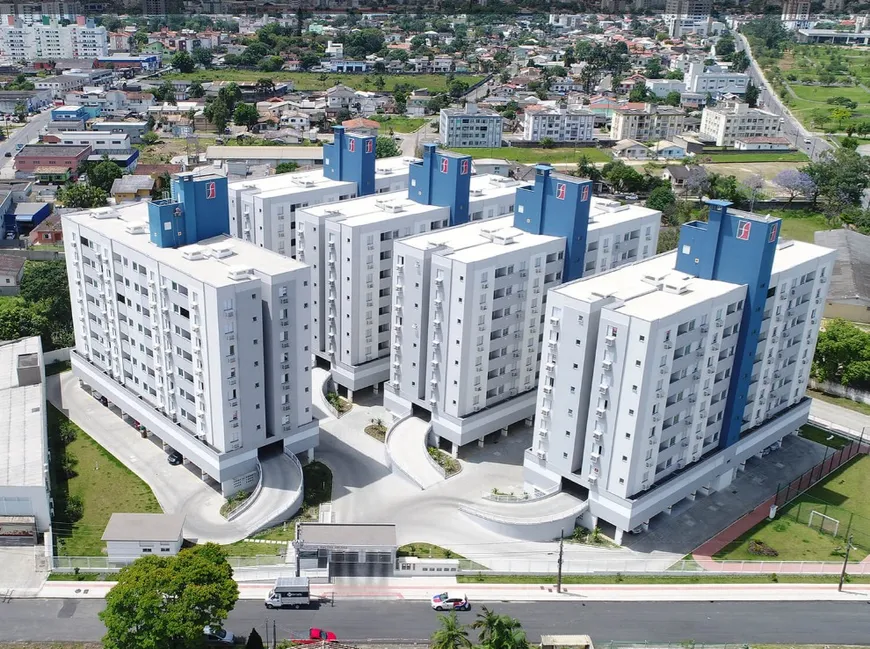 Foto 1 de Apartamento com 2 Quartos à venda, 58m² em Pinheirinho, Criciúma