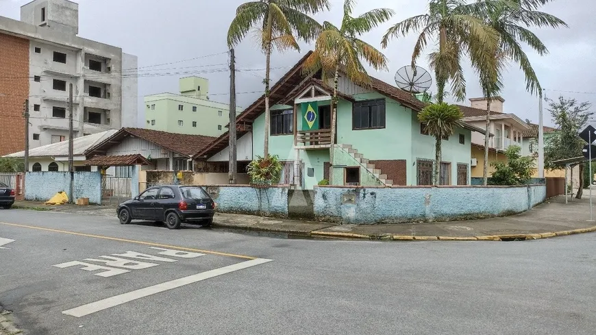 Foto 1 de Lote/Terreno à venda em Iririú, Joinville