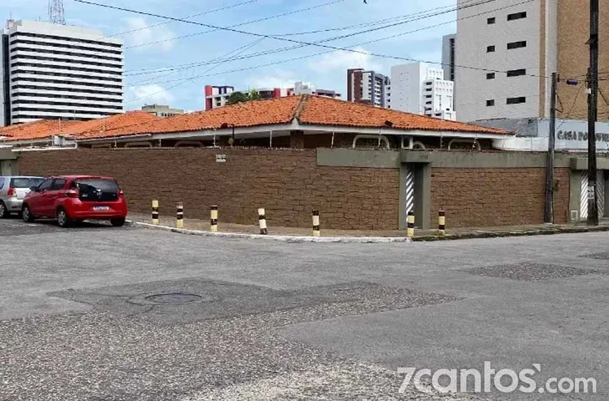 Foto 1 de Casa com 3 Quartos para alugar, 210m² em Dionísio Torres, Fortaleza