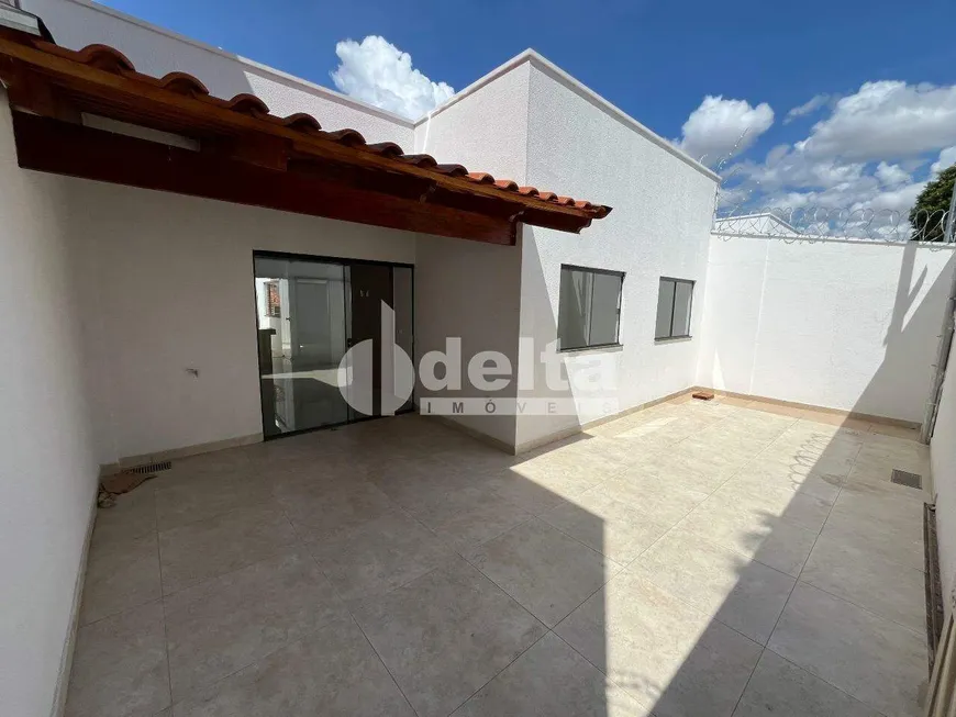 Foto 1 de Casa com 3 Quartos à venda, 140m² em Dona Zulmira, Uberlândia