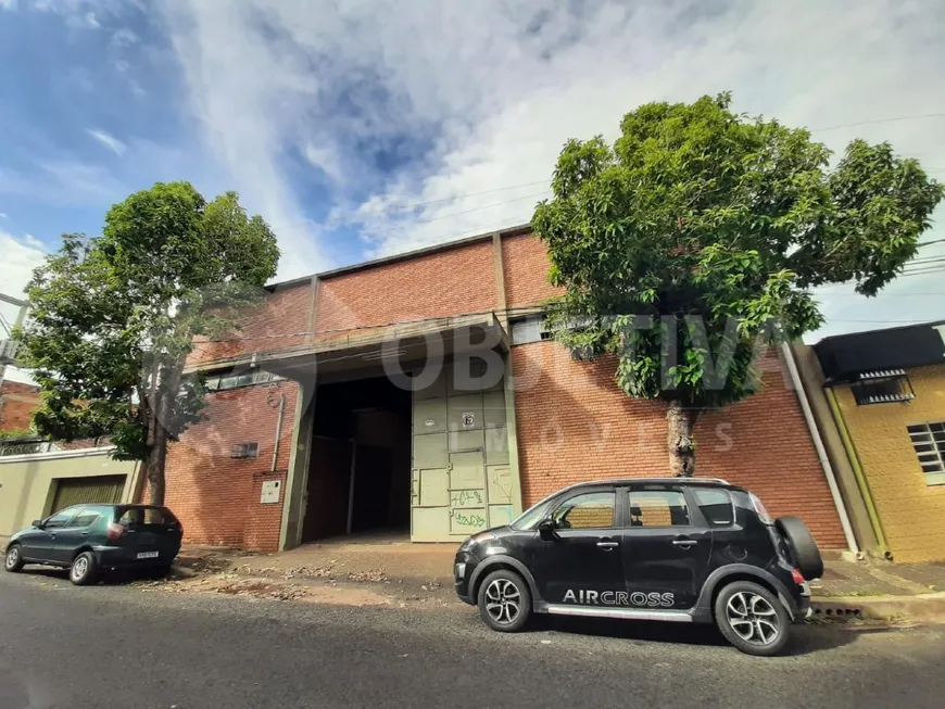 Foto 1 de Galpão/Depósito/Armazém para alugar, 740m² em Nossa Senhora Aparecida, Uberlândia