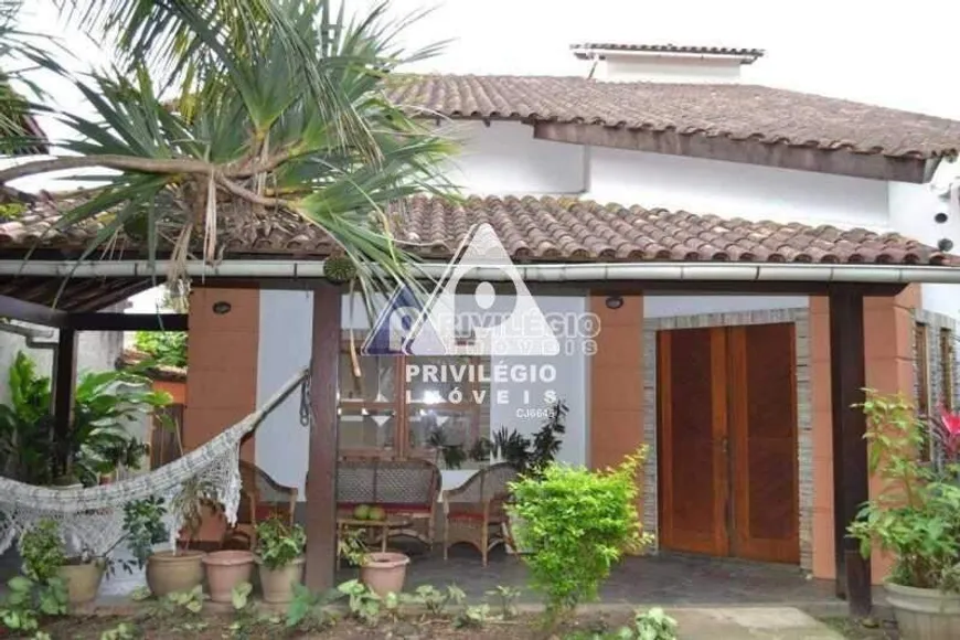 Foto 1 de Casa de Condomínio com 4 Quartos à venda, 326m² em Anil, Rio de Janeiro