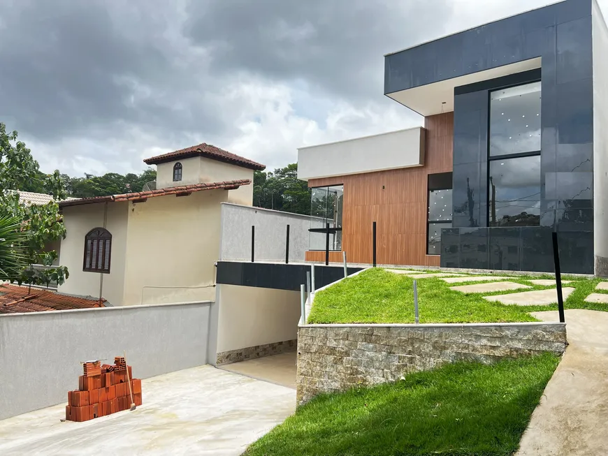 Foto 1 de Casa de Condomínio com 3 Quartos à venda, 191m² em São Pedro, Juiz de Fora