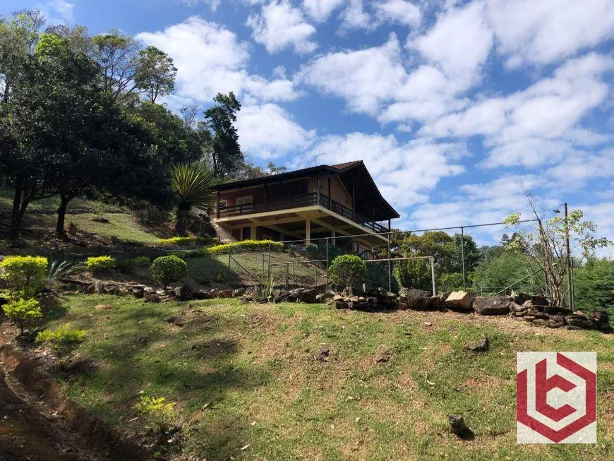 Foto 1 de Fazenda/Sítio com 3 Quartos à venda, 245m² em , Serra Negra