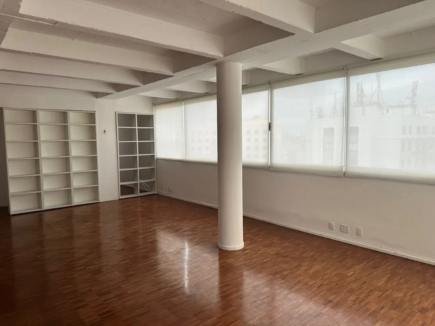 Foto 1 de Apartamento com 3 Quartos à venda, 200m² em Jardim Europa, São Paulo