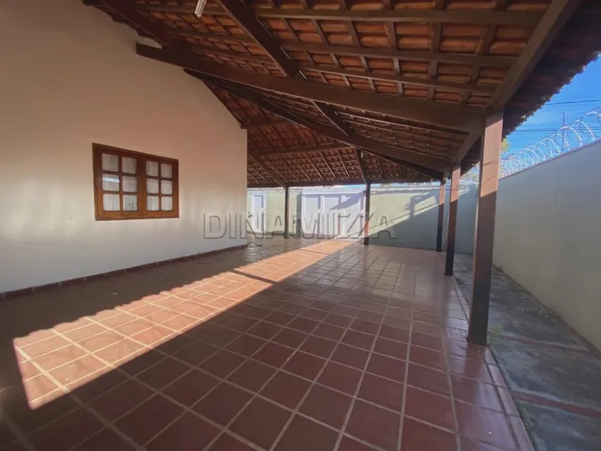 Foto 1 de Casa com 4 Quartos para alugar, 397m² em Santa Maria, Uberaba