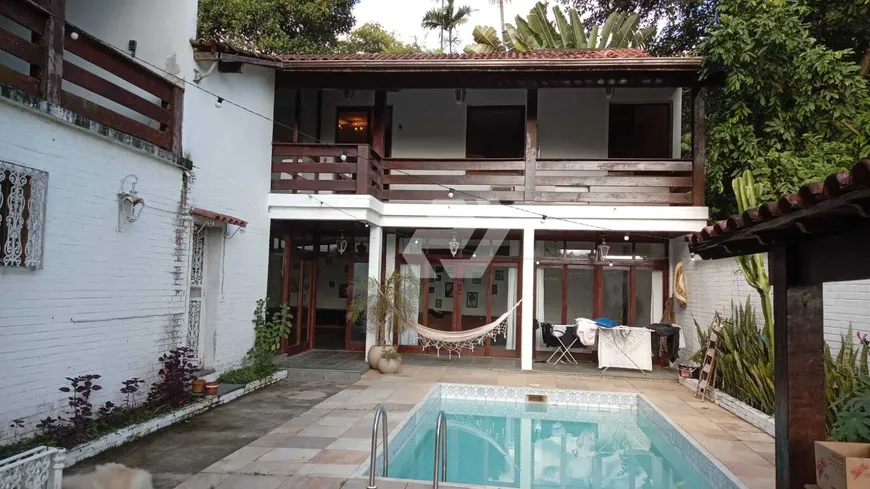 Foto 1 de Casa de Condomínio com 3 Quartos para alugar, 450m² em Jacarepaguá, Rio de Janeiro