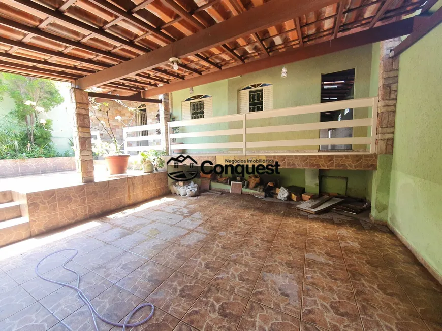 Foto 1 de Casa com 4 Quartos à venda, 263m² em Monte Castelo, Contagem