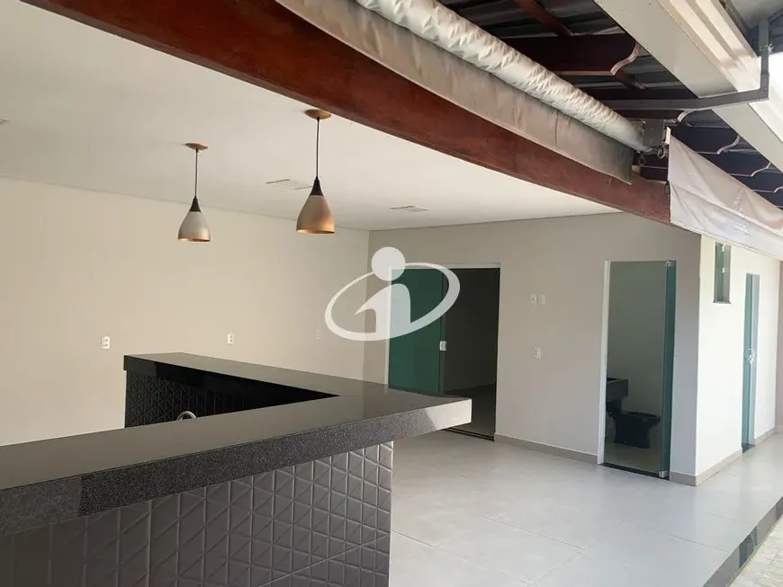 Foto 1 de Casa com 3 Quartos para alugar, 218m² em Segismundo Pereira, Uberlândia